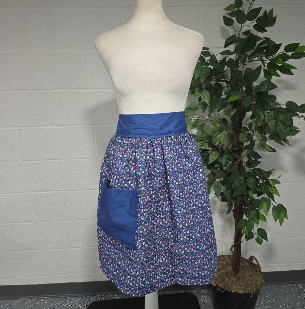 VTG 70s Handmade Apron Floral Tradwife Praire Pleated Kitchen Cooking Blue